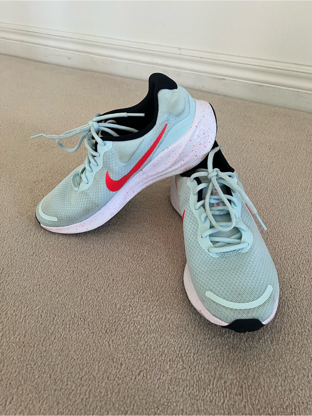 Nike Women’s Mint Green Running Sneakers with Coral Swoosh size 8.5